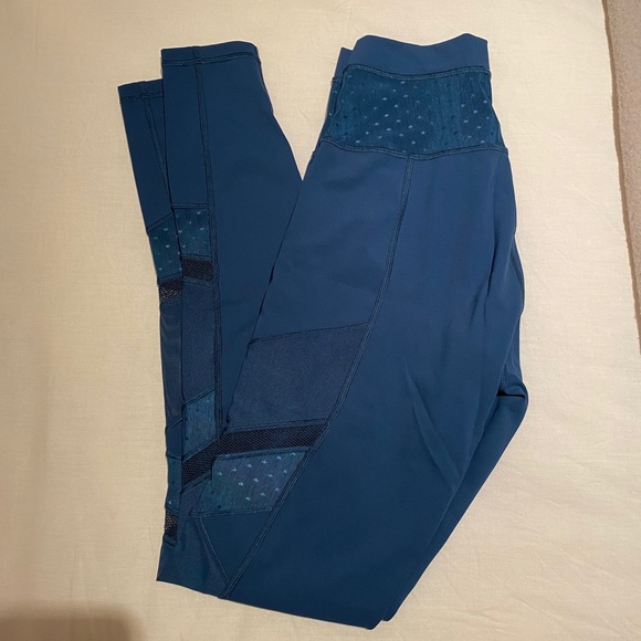 🦋Lululemon Side Mesh Leggings🦋 - Picture 6 of 10